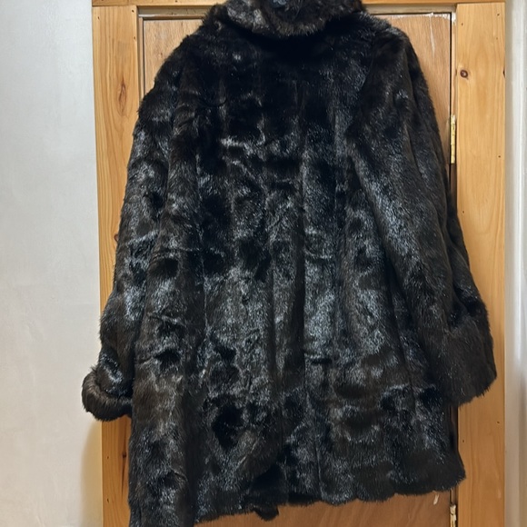 Worn once! Gorgeous ! Faux Fur mid length coat - Picture 2 of 7